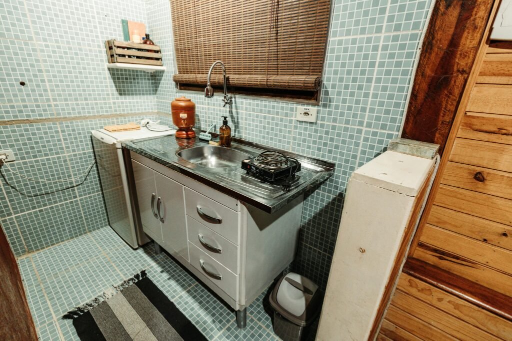 Small kitchen design Sandwell UK: Maximise your compact space with smart, stylish kitchen solutions. Expert design for kitchens of all sizes. Location: Sandwell, United Kingdom