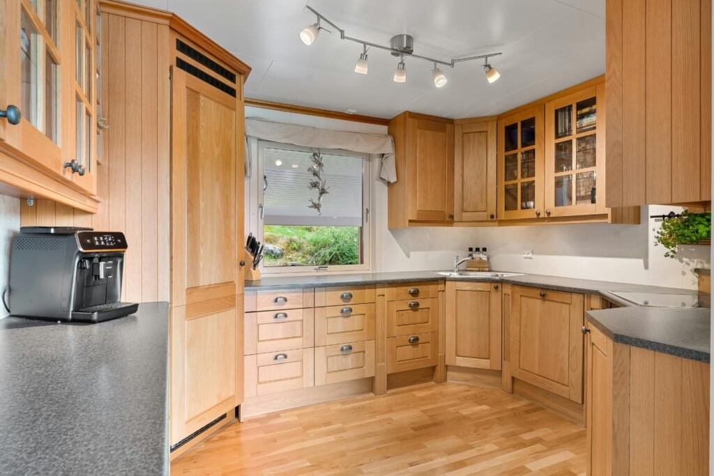 Modern kitchen design & installation in Wolverhampton. Trusted local experts for stylish, functional kitchens. Get your dream kitchen today! Location: Wolverhampton, United Kingdom